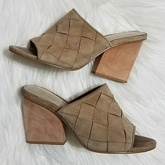 Bettye Muller tan weave slide wedges - Picture 1 of 5